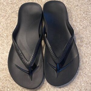 Archie’s flip flops, size men’s 10/women’s 11 , black